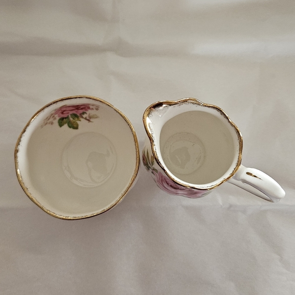 "American Beauty" cream and sugar by Royal Albert. - Picture 5 of 13